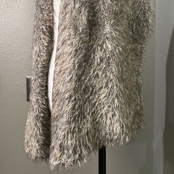 cAbi Alpaca Mohair Vest Style #180 Faux Fur Front Knit Back - Picture 4 of 11